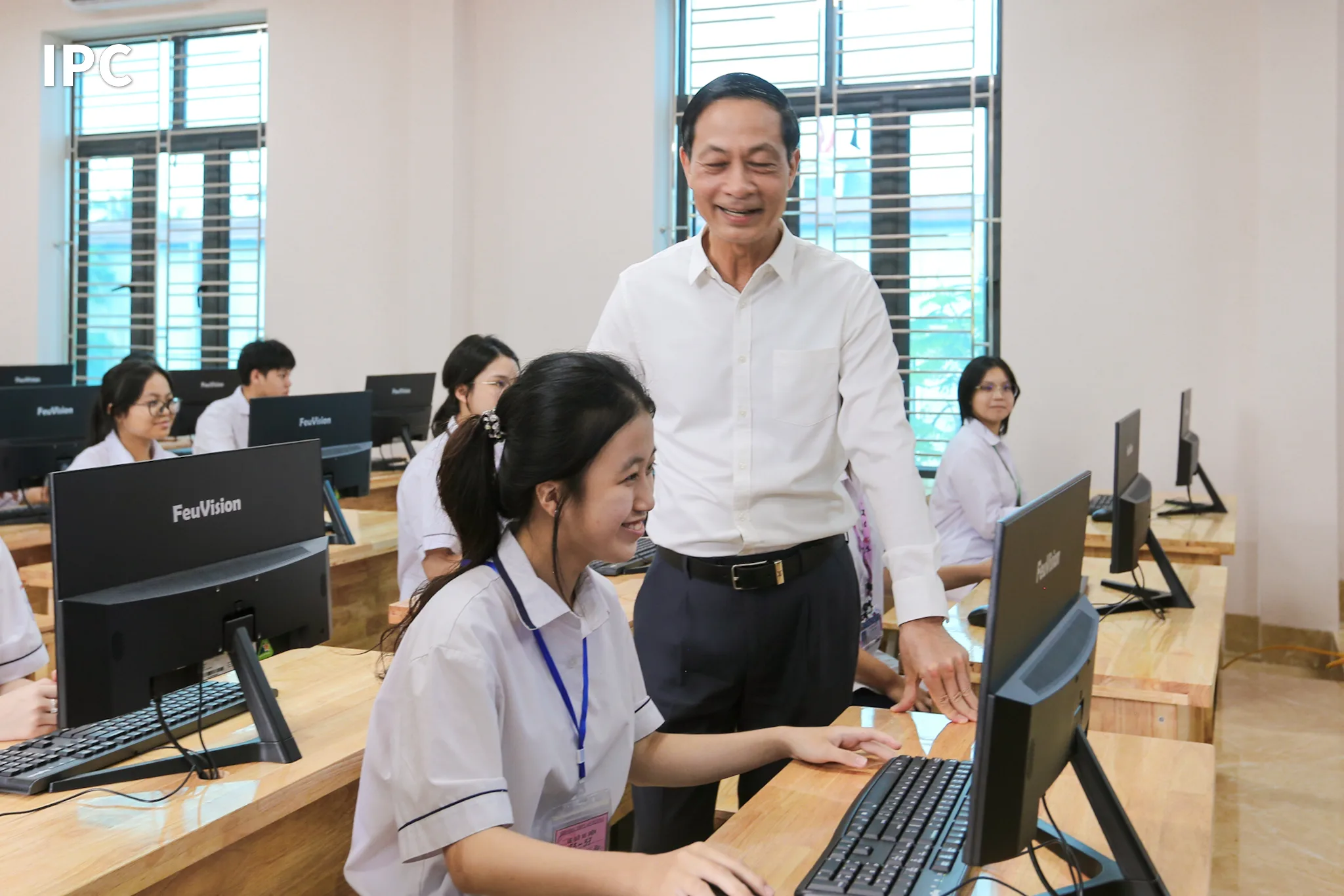 Lễ khánh thành phòng máy tính hiện đại tại Trường THPT An Dương nhân Kỷ niệm 60 năm thành lập Trường