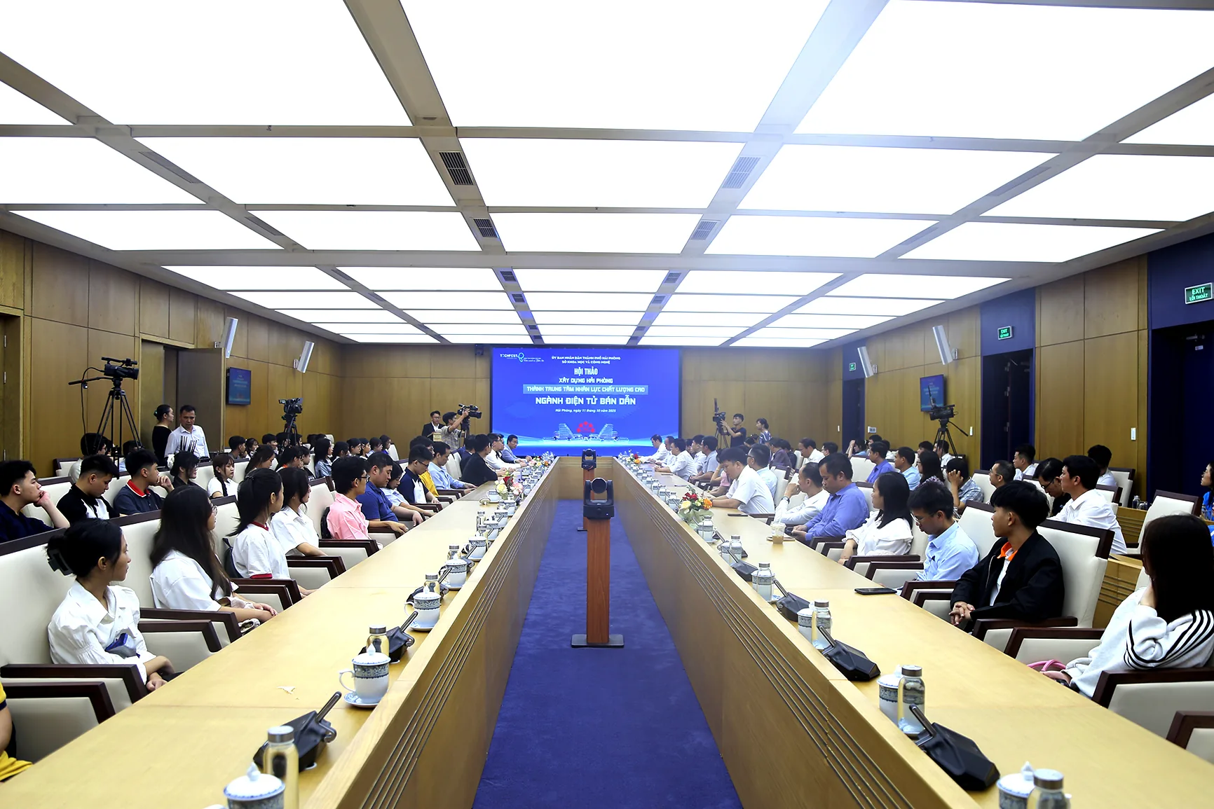 Hội thảo “Xây dựng Hải Phòng thành Trung tâm nhân lực chất lượng cao ngành điện tử và bán dẫn” trong khuôn khổ TECHFEST 2025